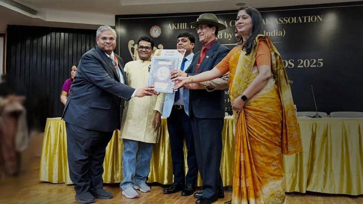 Dr. Vikas Singhal Honored with Bharat Shri Award 2025 - PNN